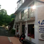 Zur Engelsburg 호텔 3*