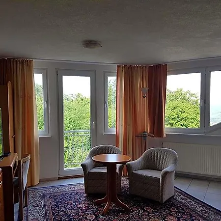 Zur Engelsburg 3*