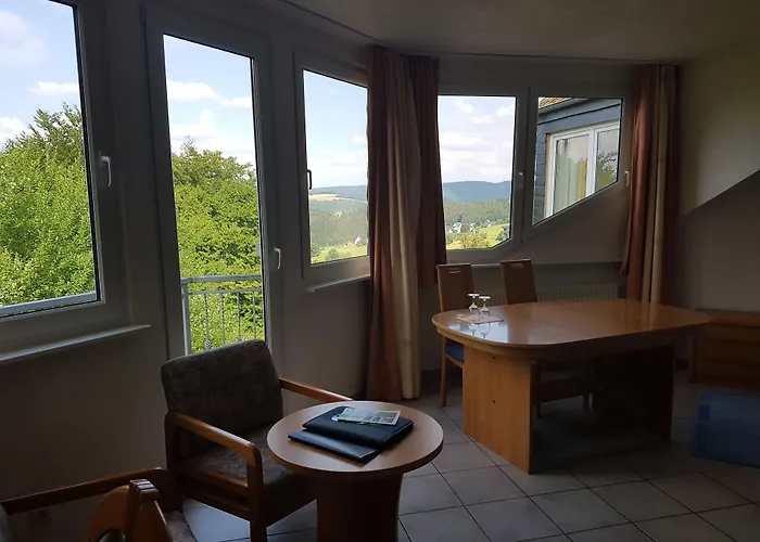 Zur Engelsburg מלון 3*