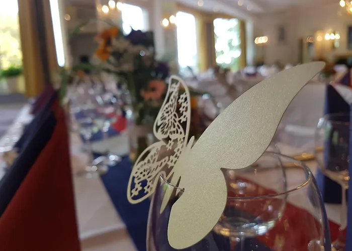 Zur Engelsburg מלון 3*