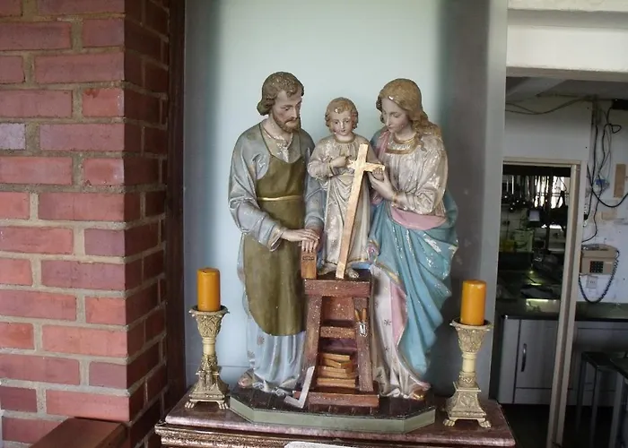 Zur Engelsburg מלון 3*