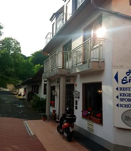 Zur Engelsburg מלון 3*